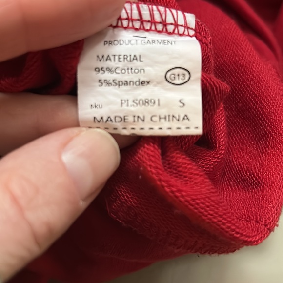 Plain red comfy hoodie - Picture 3 of 4